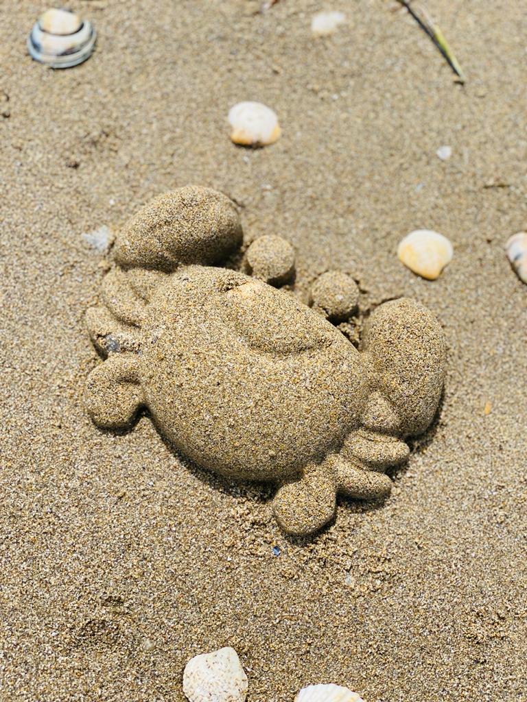 3 POSTO NADIA BERTI - Formine nella sabbia 